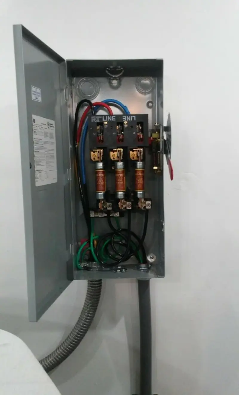 Three-phase disconnect switch installed for Smoke Detector Installation in Argyle
